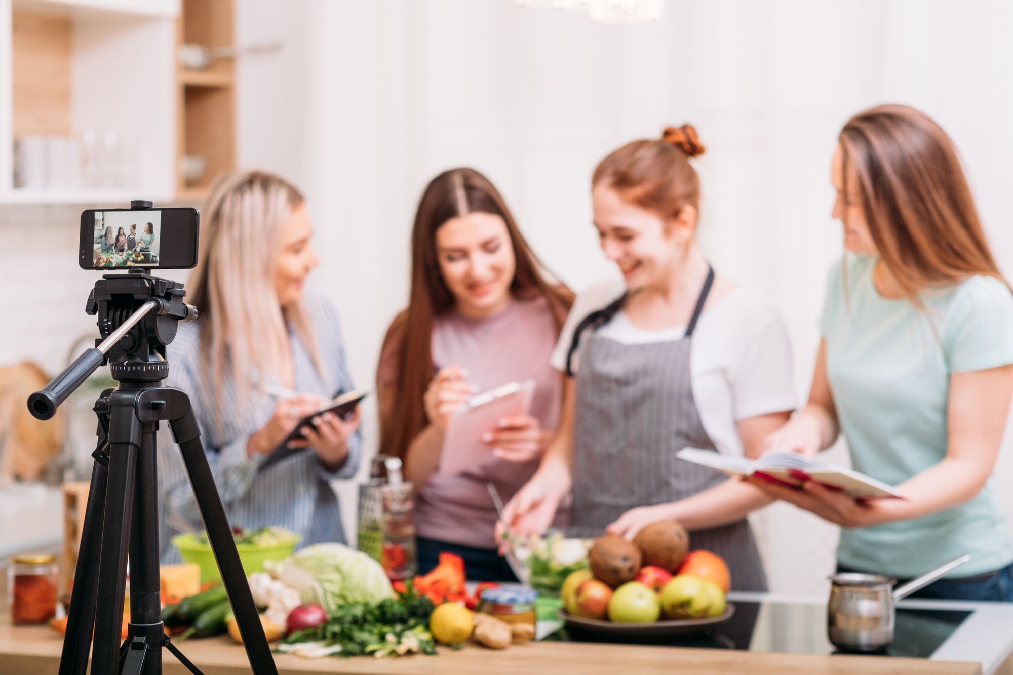 Virtuali virėjų pamoka su trijų žmonių grupe